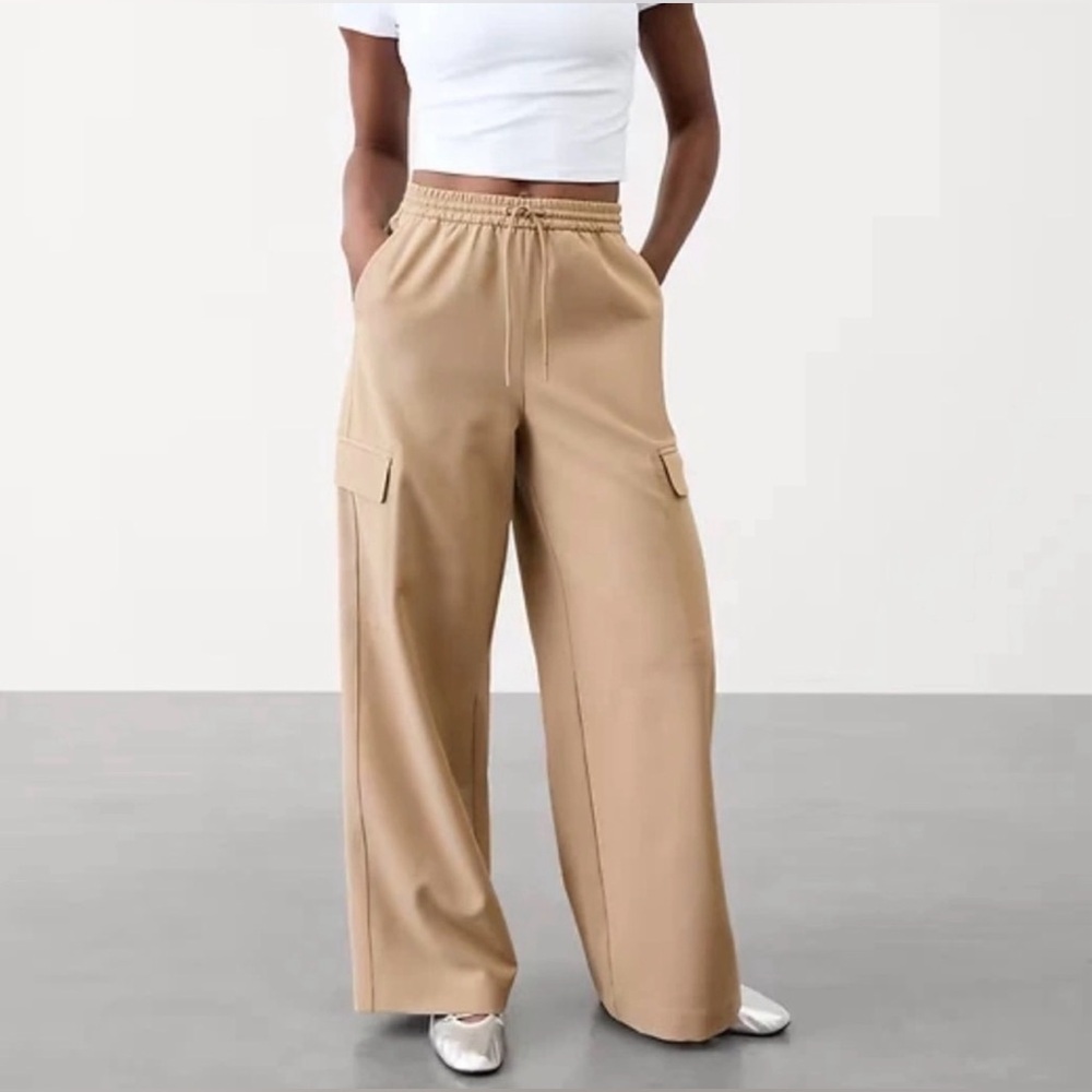 NWT Athleta Promenade Cargo Pant Size Small‎ Beige Tan Wide Leg $129
